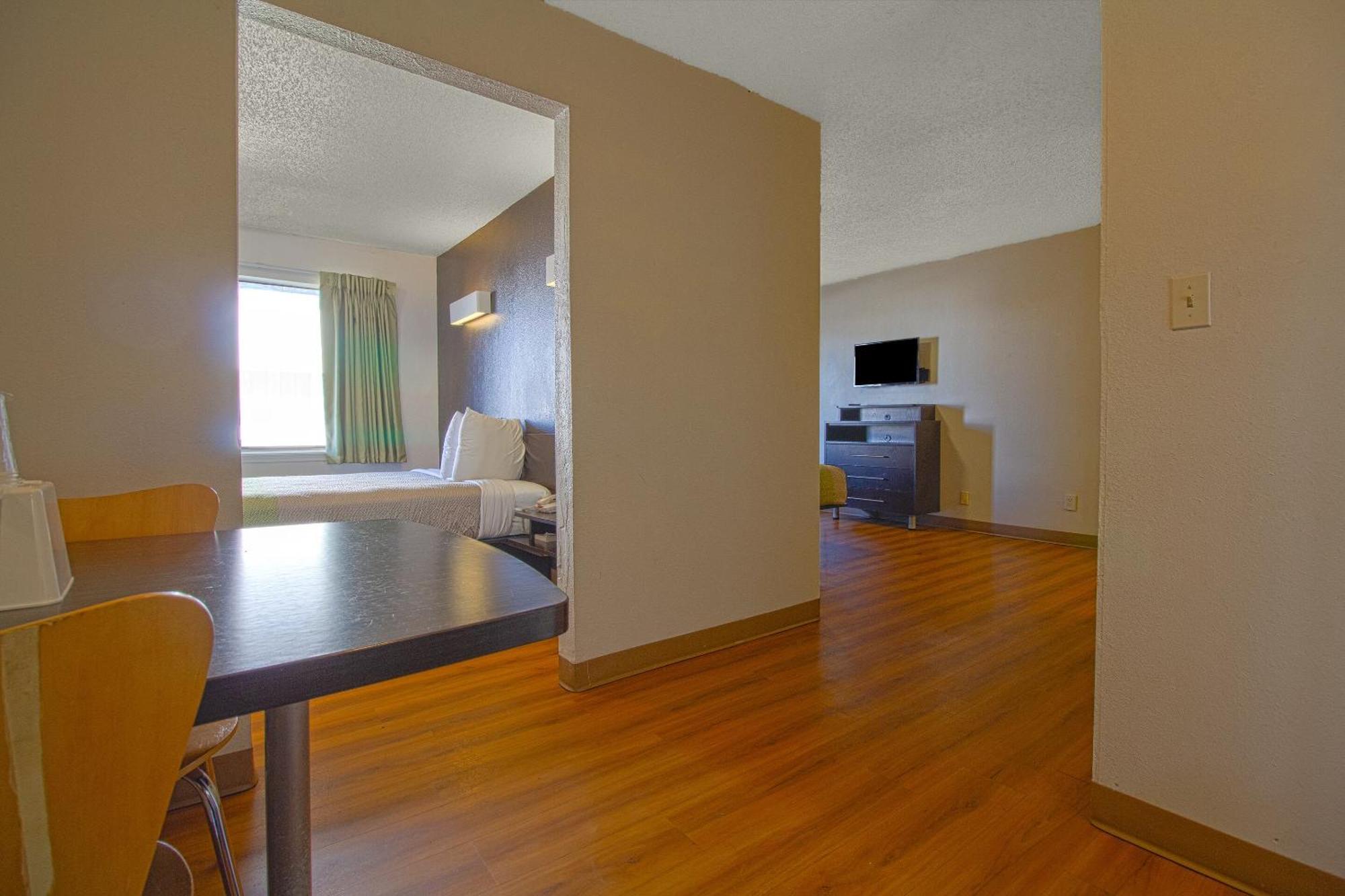 Studio Inn Extended Stay Oklahoma City Airport By Oyo Exterior photo