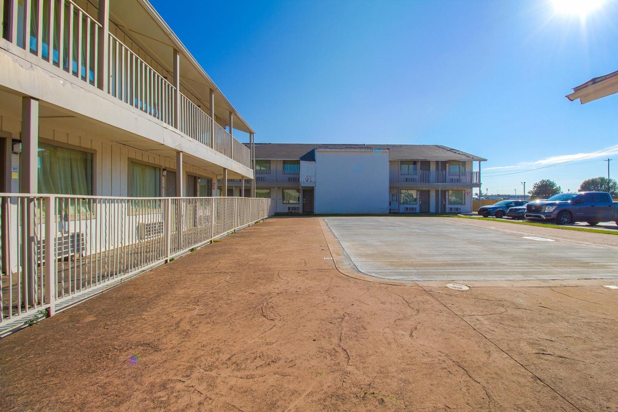 Studio Inn Extended Stay Oklahoma City Airport By Oyo Exterior photo