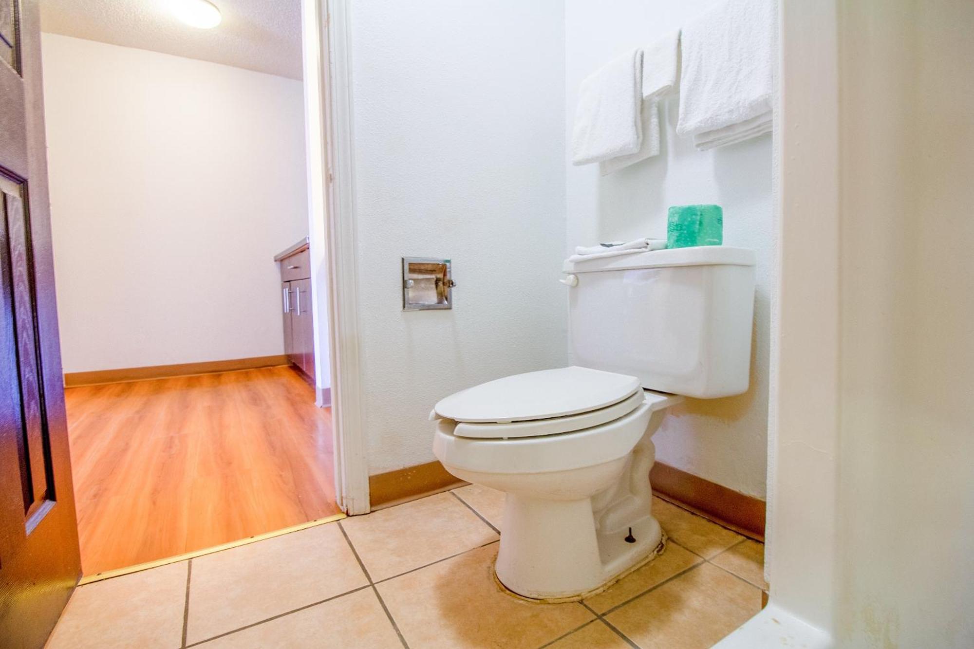 Studio Inn Extended Stay Oklahoma City Airport By Oyo Exterior photo