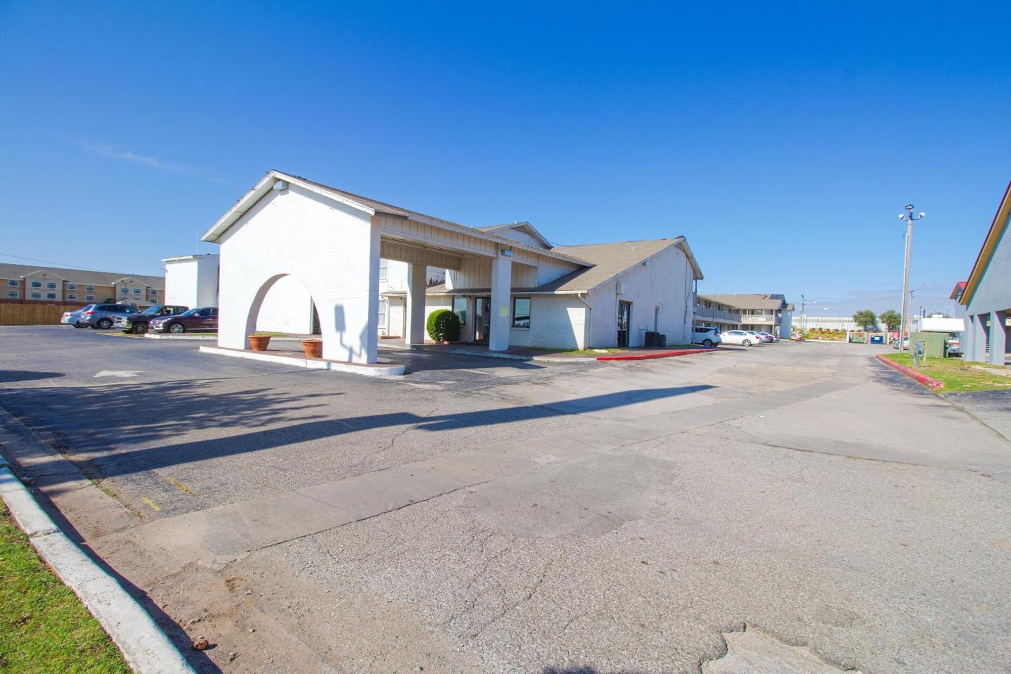 Studio Inn Extended Stay Oklahoma City Airport By Oyo Exterior photo