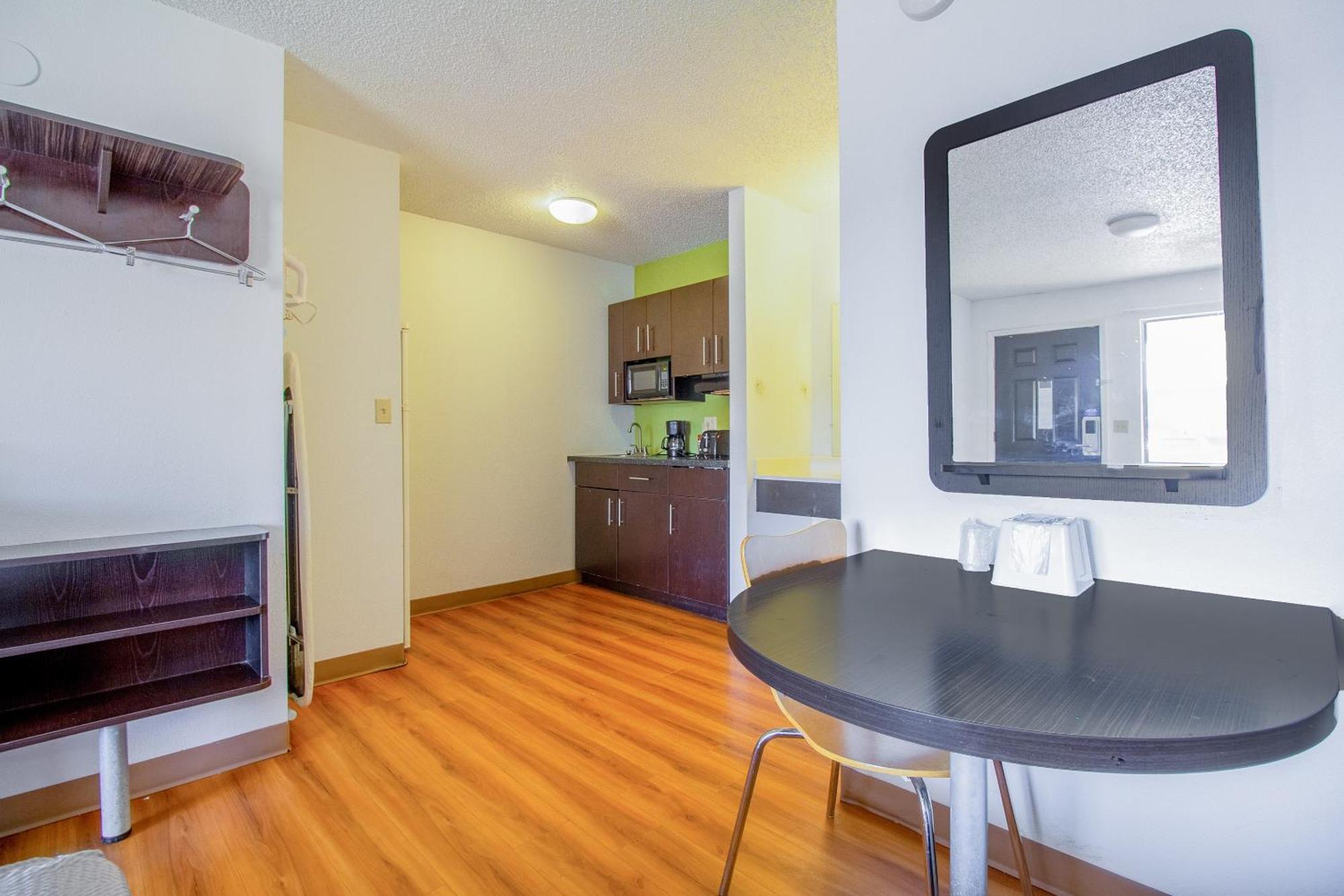 Studio Inn Extended Stay Oklahoma City Airport By Oyo Exterior photo
